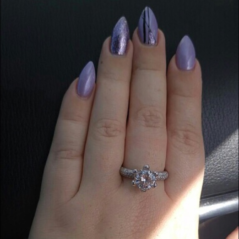 Engagement ring - Picture 2 of 4